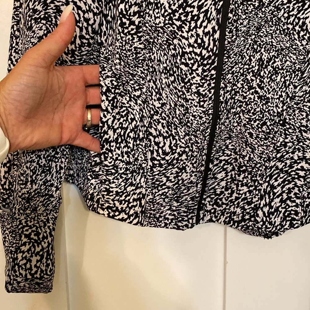 Lululemon InStill Jacket - Picture 6 of 7